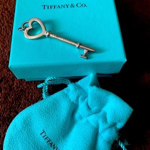❗️SOLD ❗️ TIFFANY & CO key charm pendant necklace
